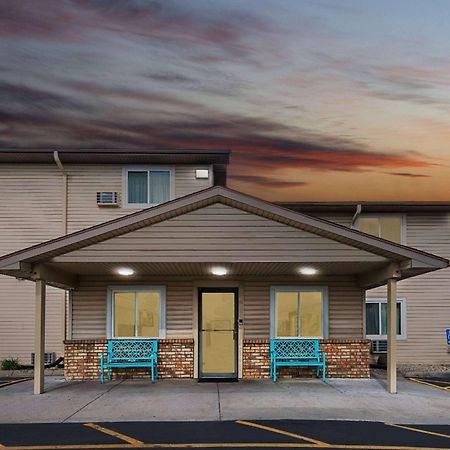 Super 8 by Wyndham Council Bluffs IA Omaha NE Area Motel Bagian luar foto