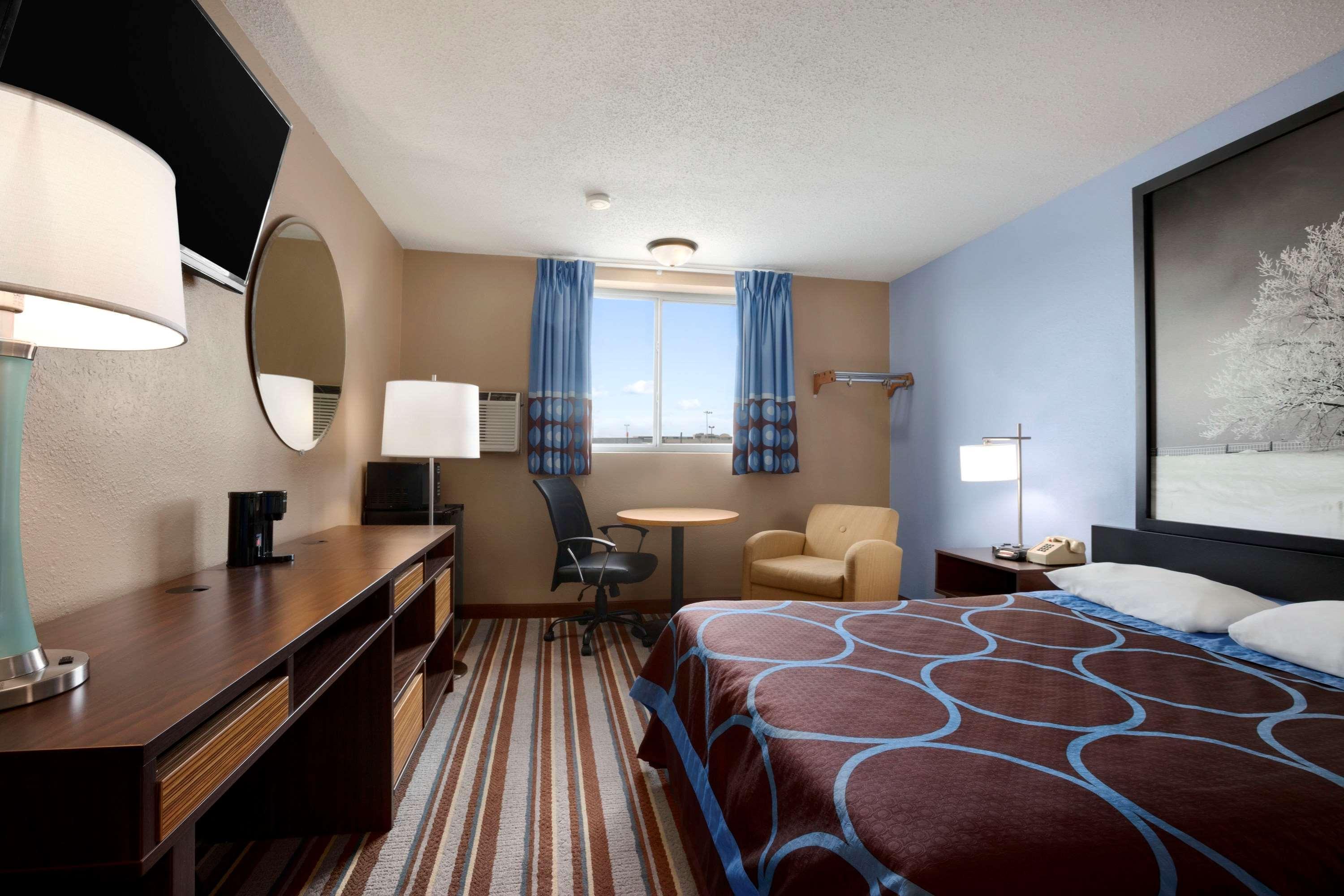 Super 8 by Wyndham Council Bluffs IA Omaha NE Area Motel Bagian luar foto