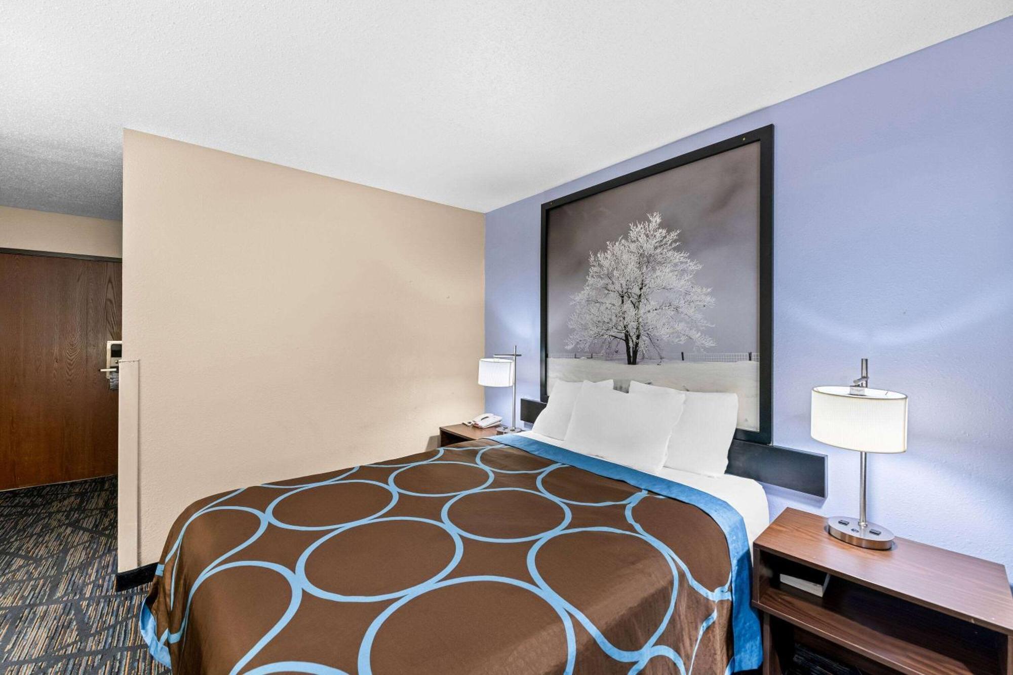 Super 8 by Wyndham Council Bluffs IA Omaha NE Area Motel Bagian luar foto