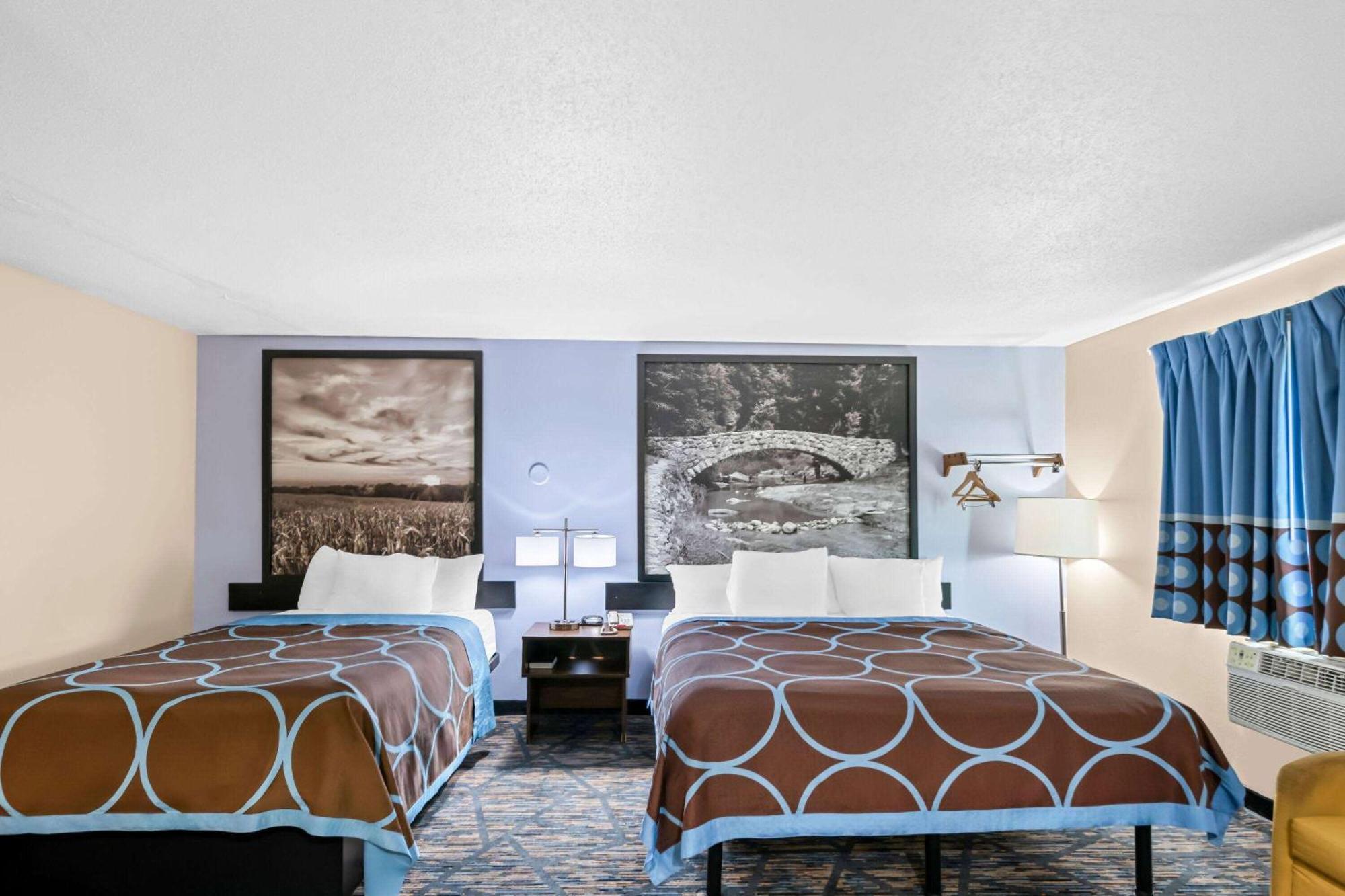 Super 8 by Wyndham Council Bluffs IA Omaha NE Area Motel Bagian luar foto