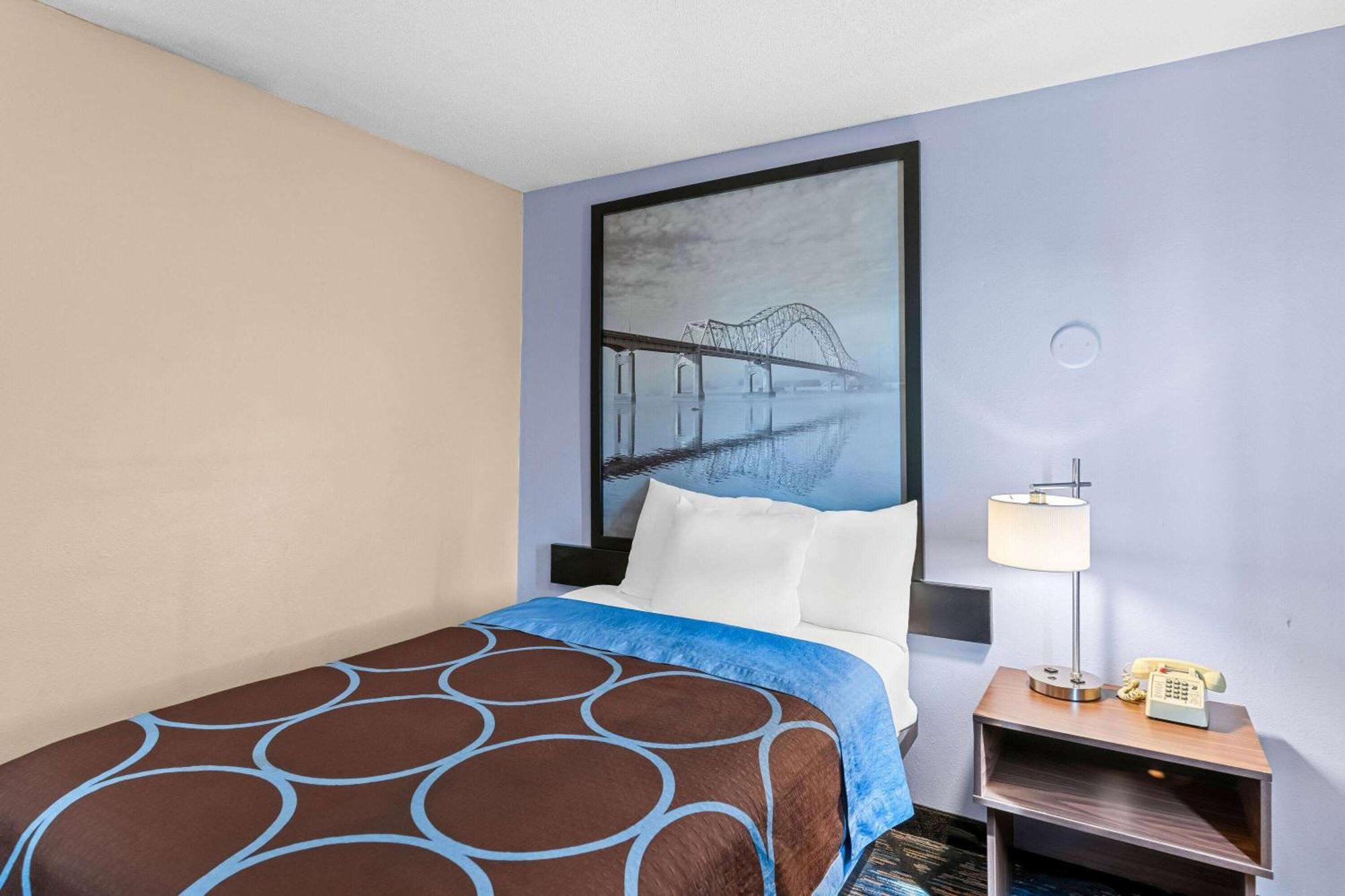 Super 8 by Wyndham Council Bluffs IA Omaha NE Area Motel Bagian luar foto