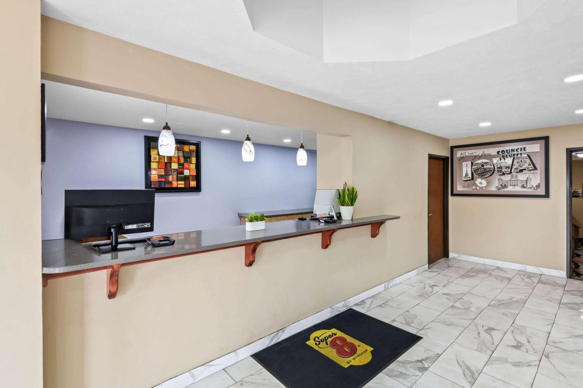 Super 8 by Wyndham Council Bluffs IA Omaha NE Area Motel Bagian luar foto