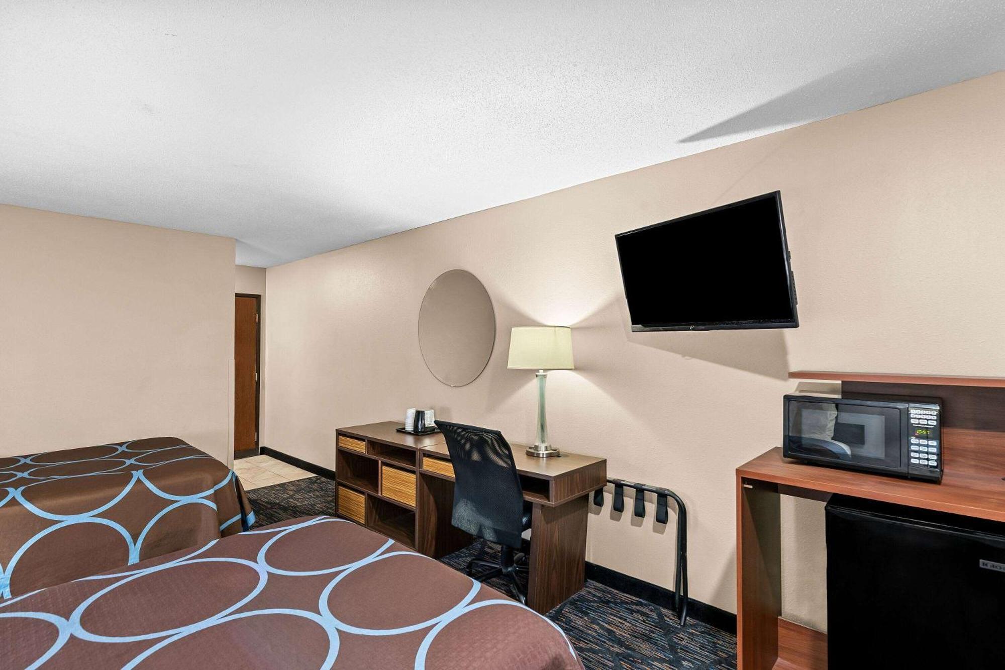 Super 8 by Wyndham Council Bluffs IA Omaha NE Area Motel Bagian luar foto