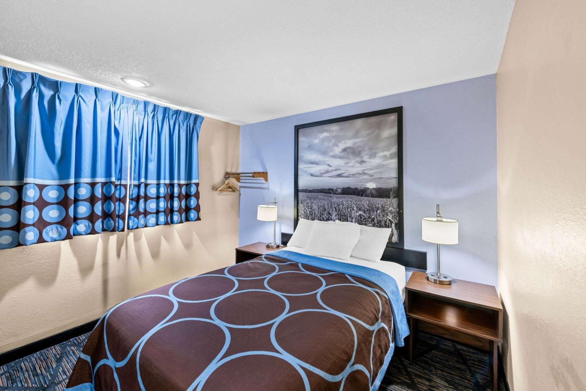 Super 8 by Wyndham Council Bluffs IA Omaha NE Area Motel Bagian luar foto