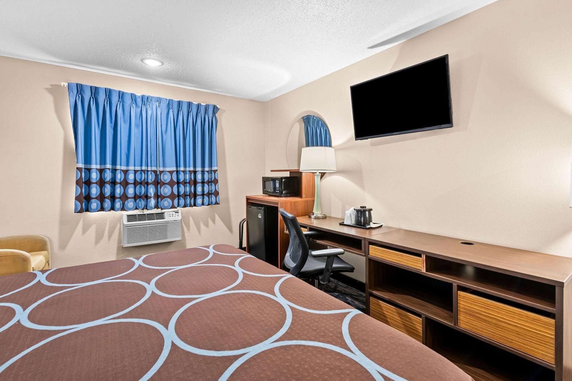 Super 8 by Wyndham Council Bluffs IA Omaha NE Area Motel Bagian luar foto