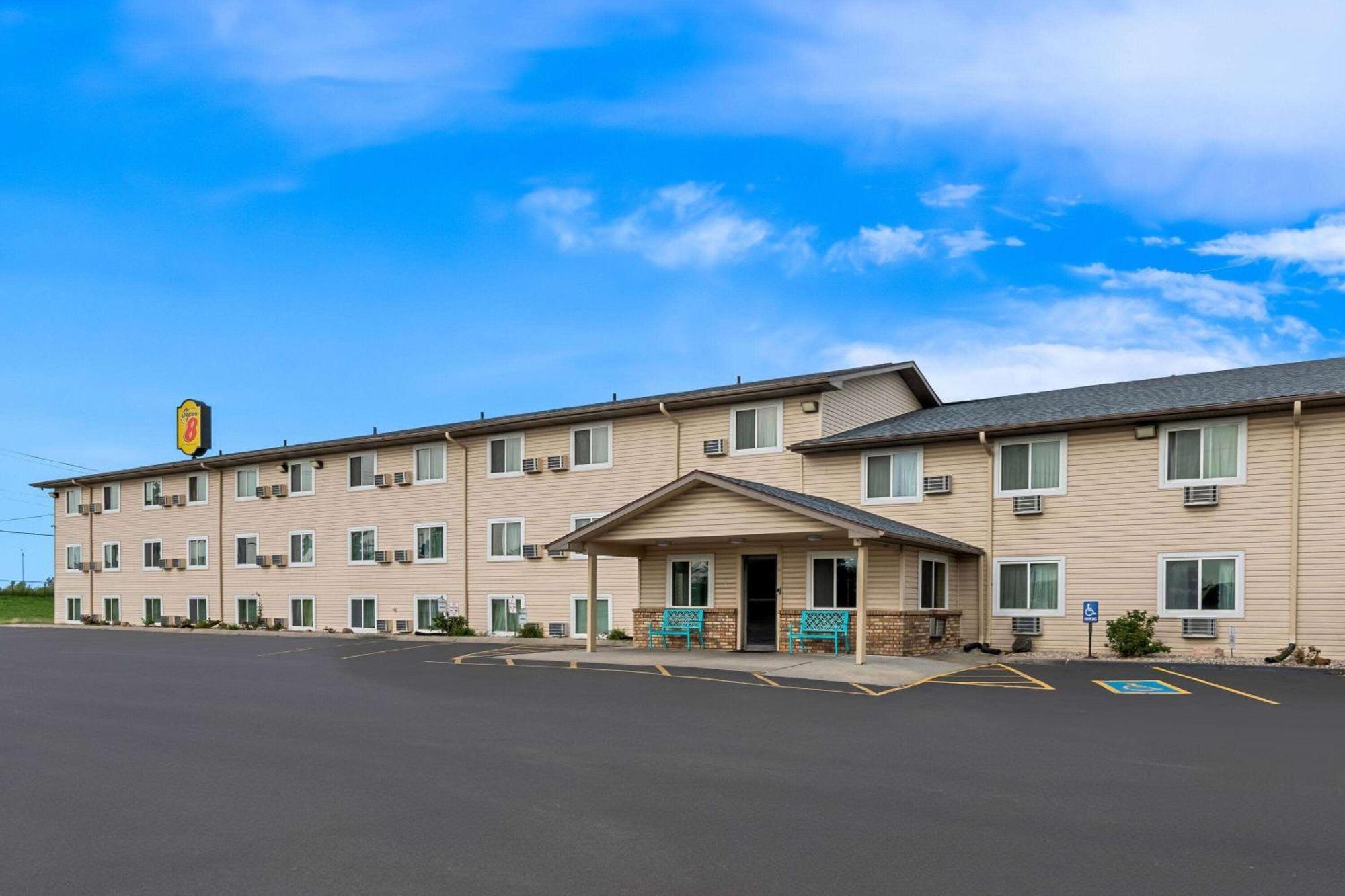 Super 8 by Wyndham Council Bluffs IA Omaha NE Area Motel Bagian luar foto